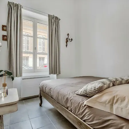 Le Petit Pavillon De Apartment *