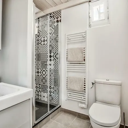 Le Petit Pavillon De Versailles