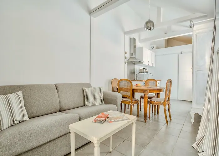 Le Petit Pavillon De